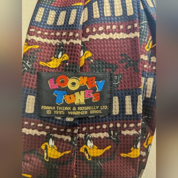 2 Fun men's Ties. Looney tunes and Snow White. 😁 - Picture 8 of 9